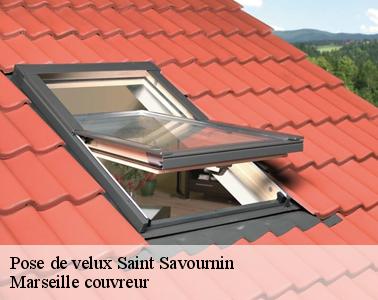 Marseille couvreur saura adapter votre Velux suivant le profil de votre toit à Saint Savournin
